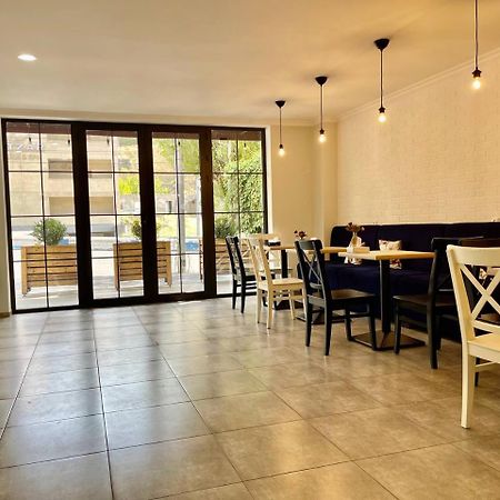 Merien Hotel Ереван Екстериор снимка