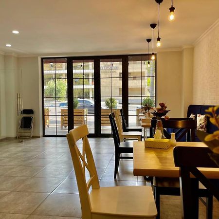 Merien Hotel Ереван Екстериор снимка
