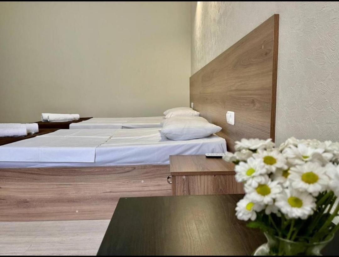 Merien Hotel Ереван Екстериор снимка