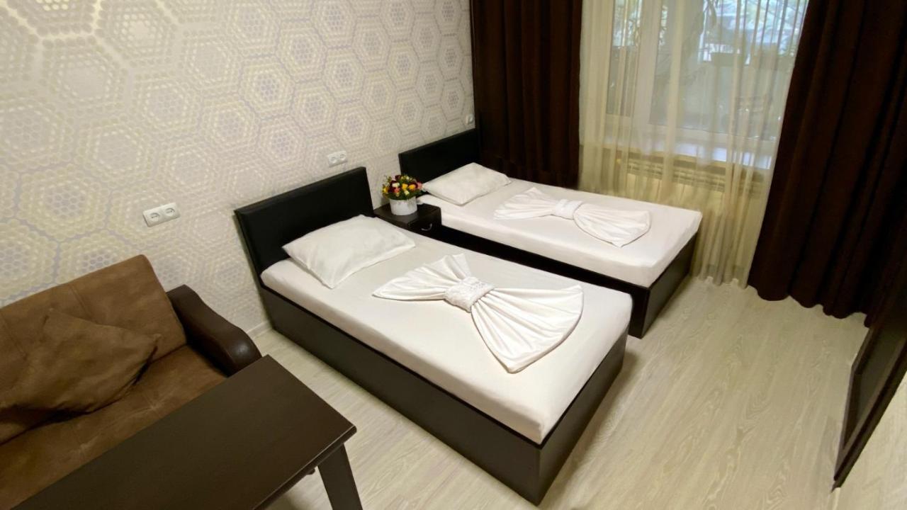 Merien Hotel Ереван Екстериор снимка