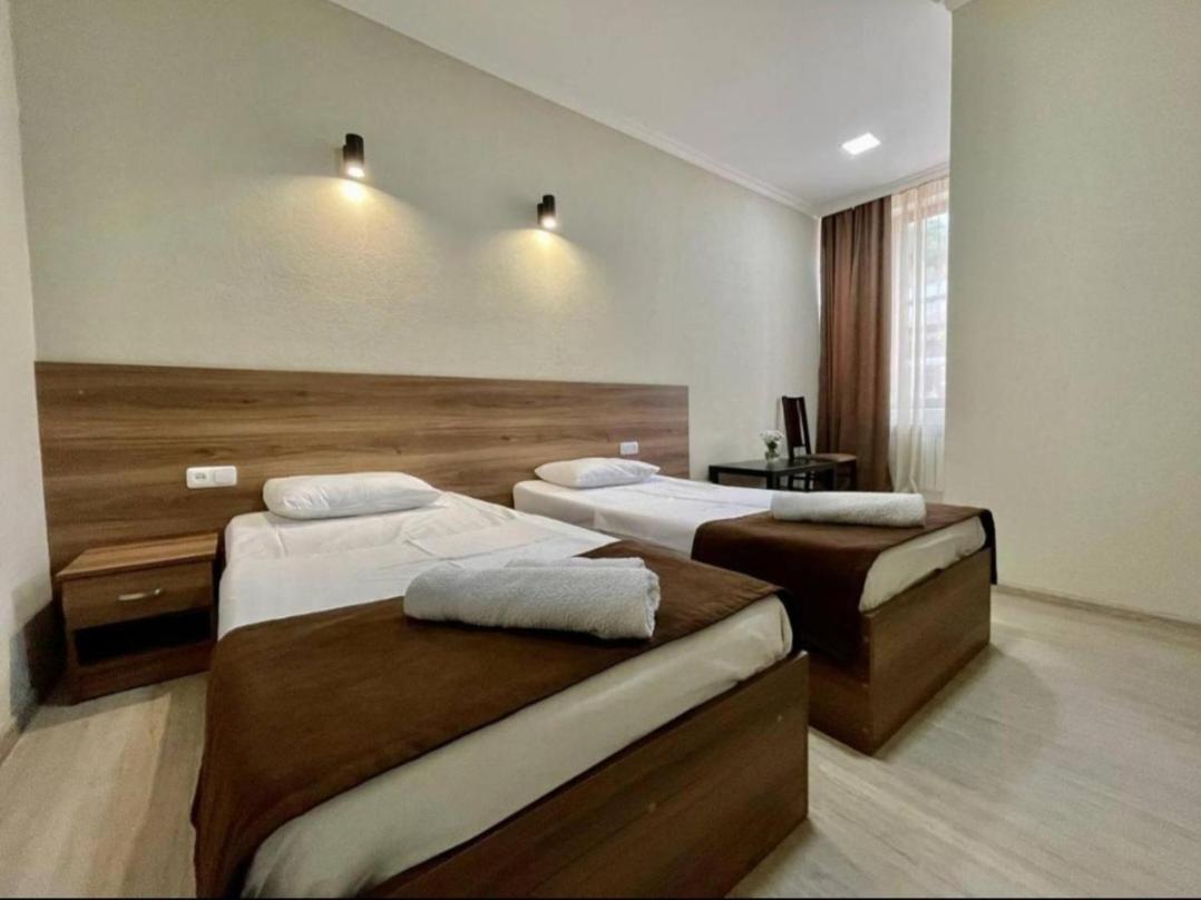 Merien Hotel Ереван Екстериор снимка
