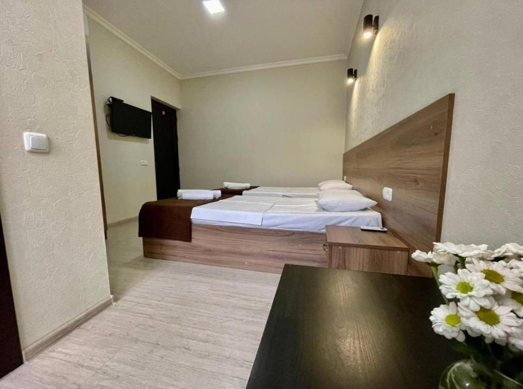 Merien Hotel Ереван Екстериор снимка