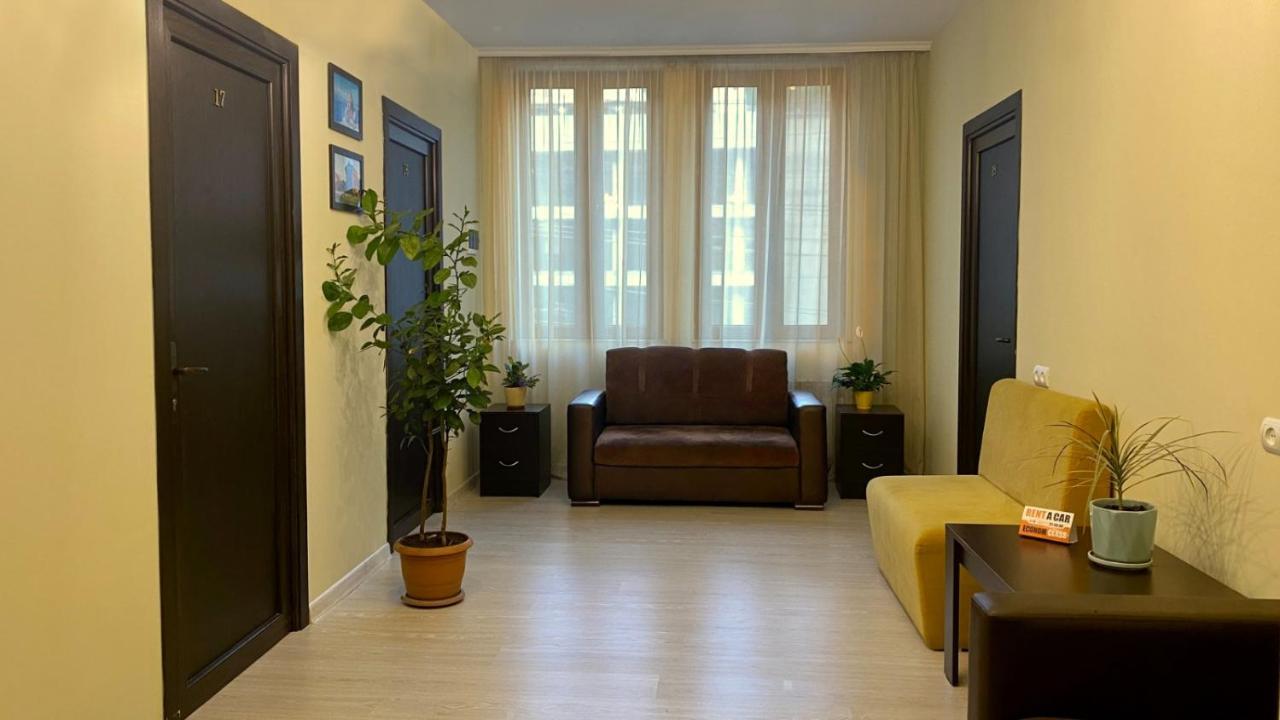 Merien Hotel Ереван Екстериор снимка