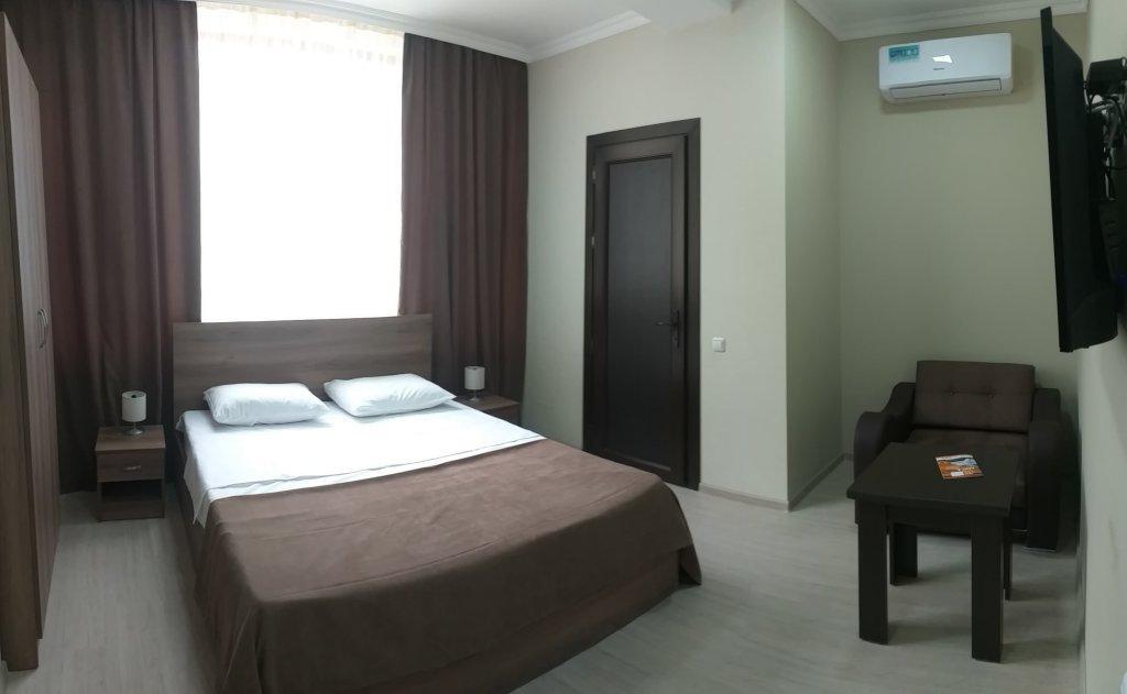 Merien Hotel Ереван Екстериор снимка