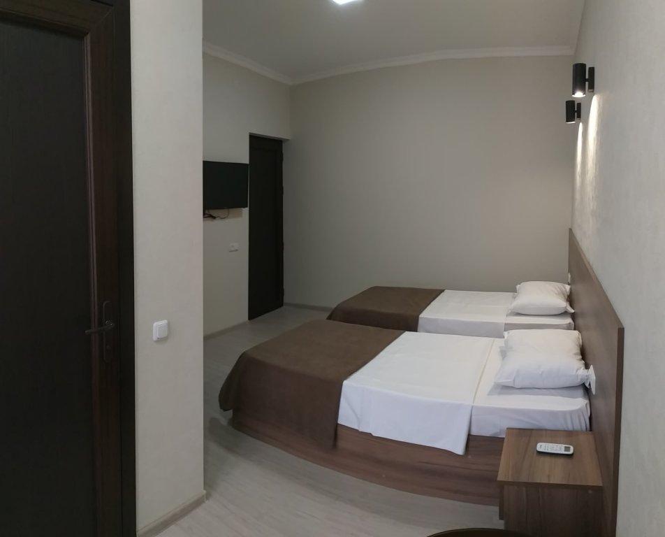 Merien Hotel Ереван Екстериор снимка