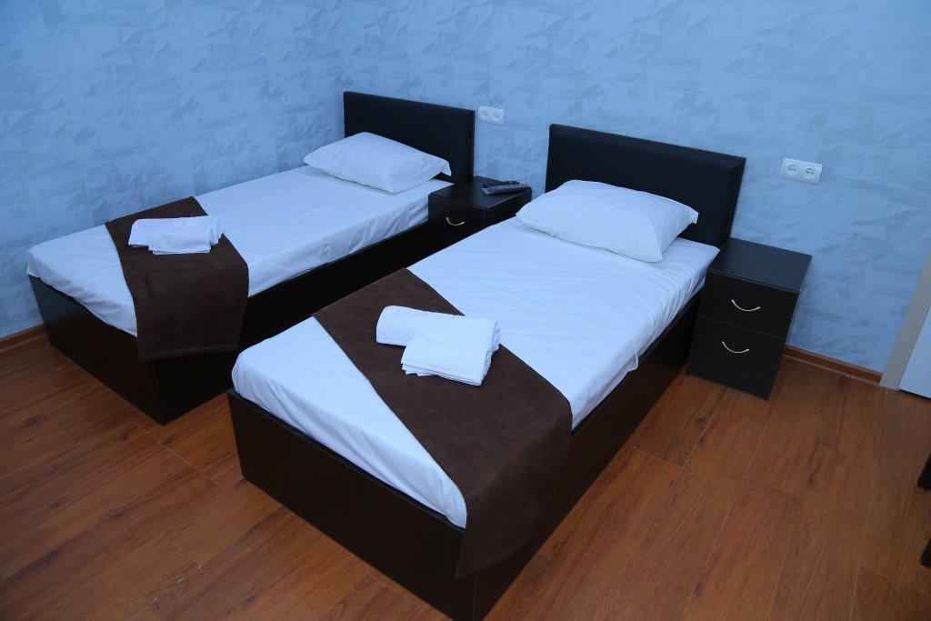 Merien Hotel Ереван Екстериор снимка