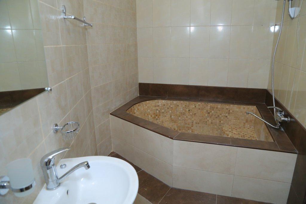 Merien Hotel Ереван Екстериор снимка