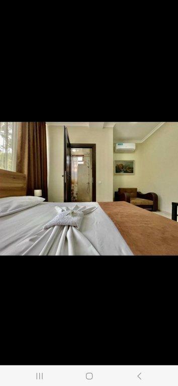 Merien Hotel Ереван Екстериор снимка