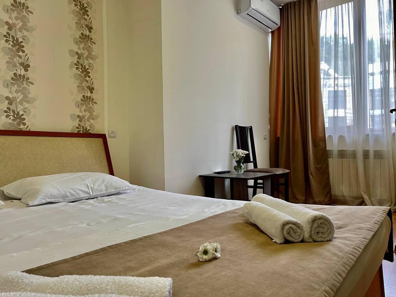 Merien Hotel Ереван Екстериор снимка