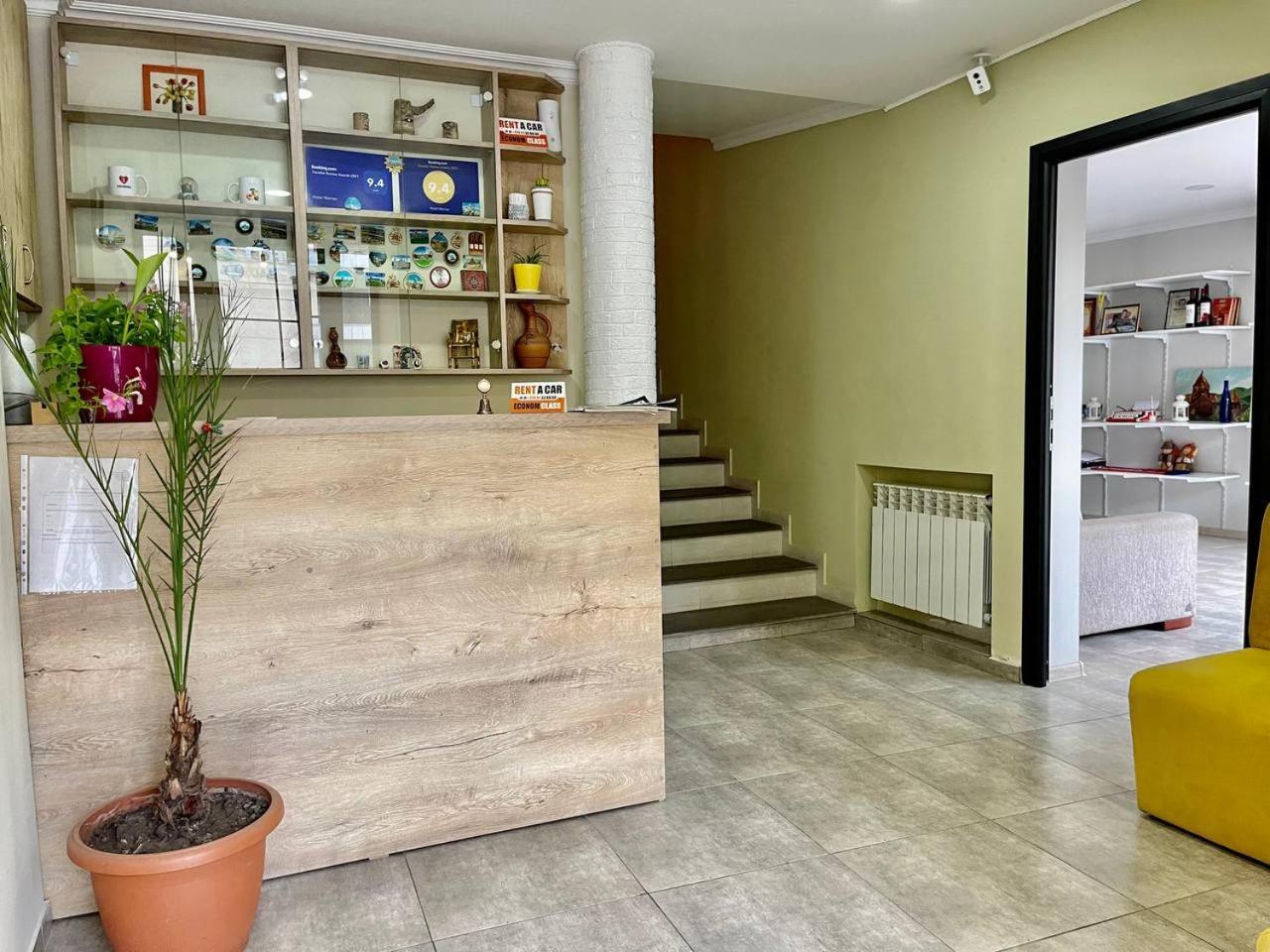 Merien Hotel Ереван Екстериор снимка