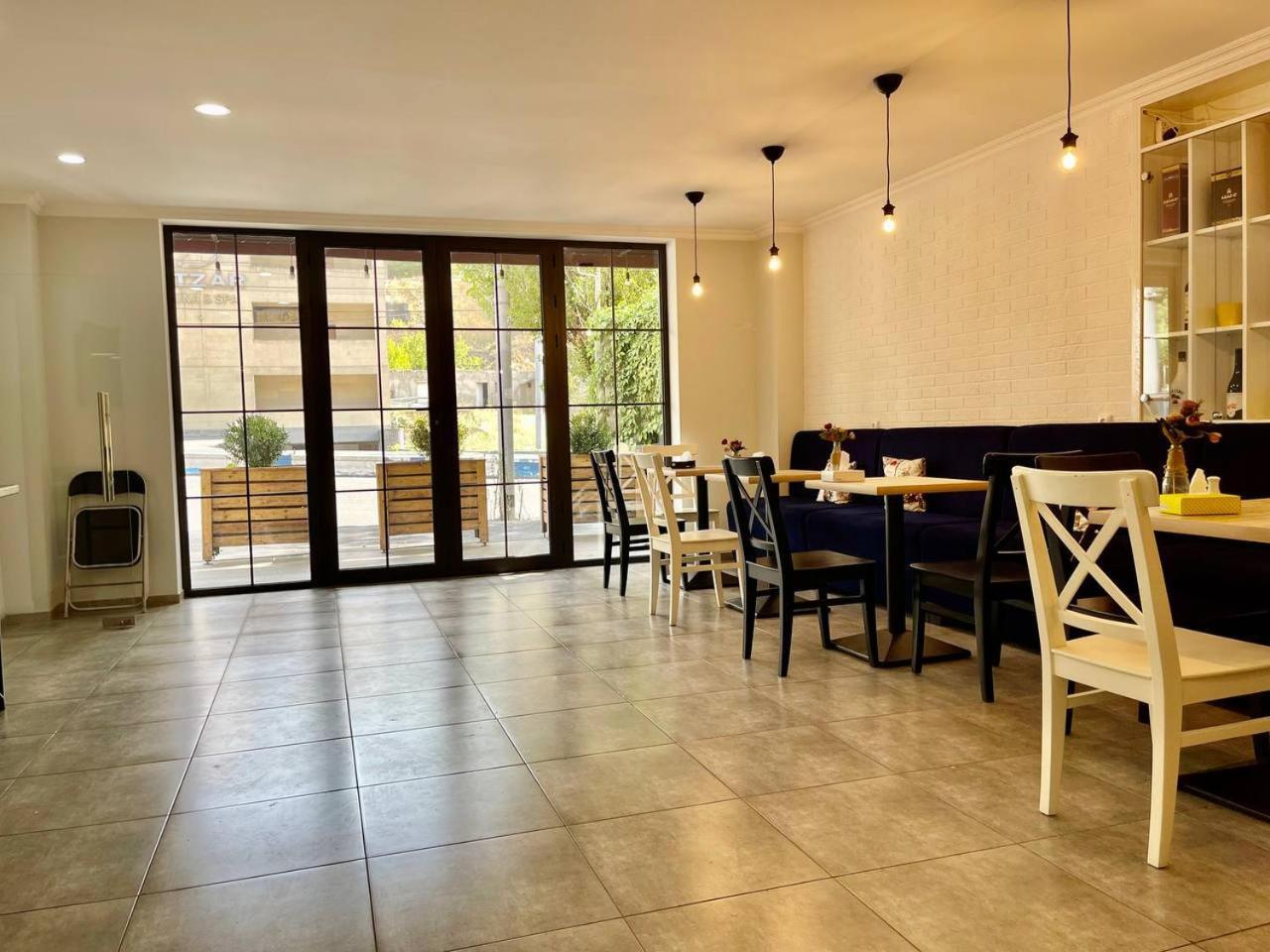 Merien Hotel Ереван Екстериор снимка