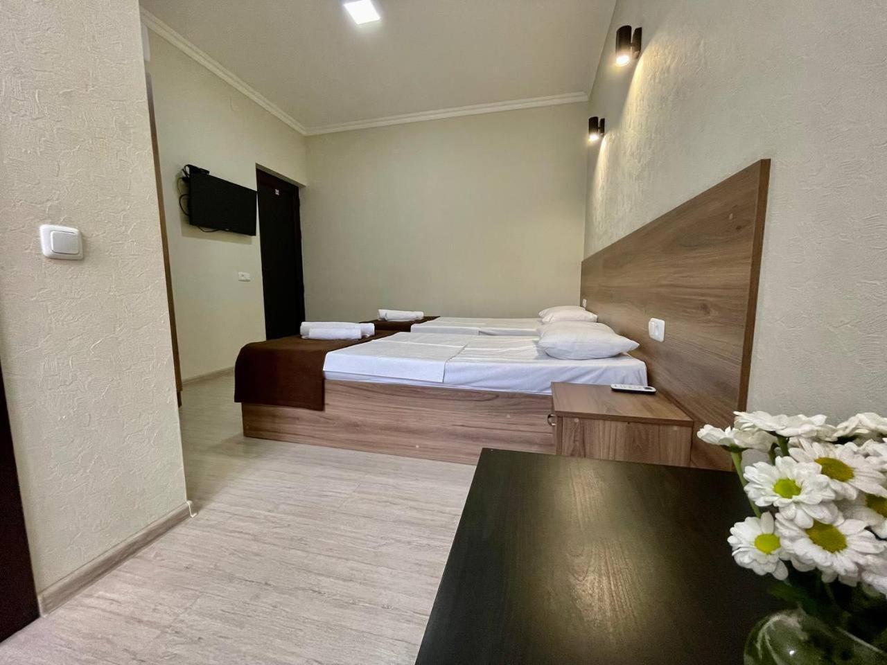 Merien Hotel Ереван Екстериор снимка
